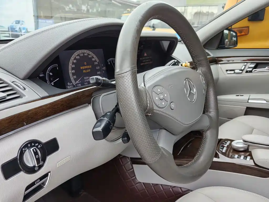 Mercedes-Benz S-Class 2011 — фото 18