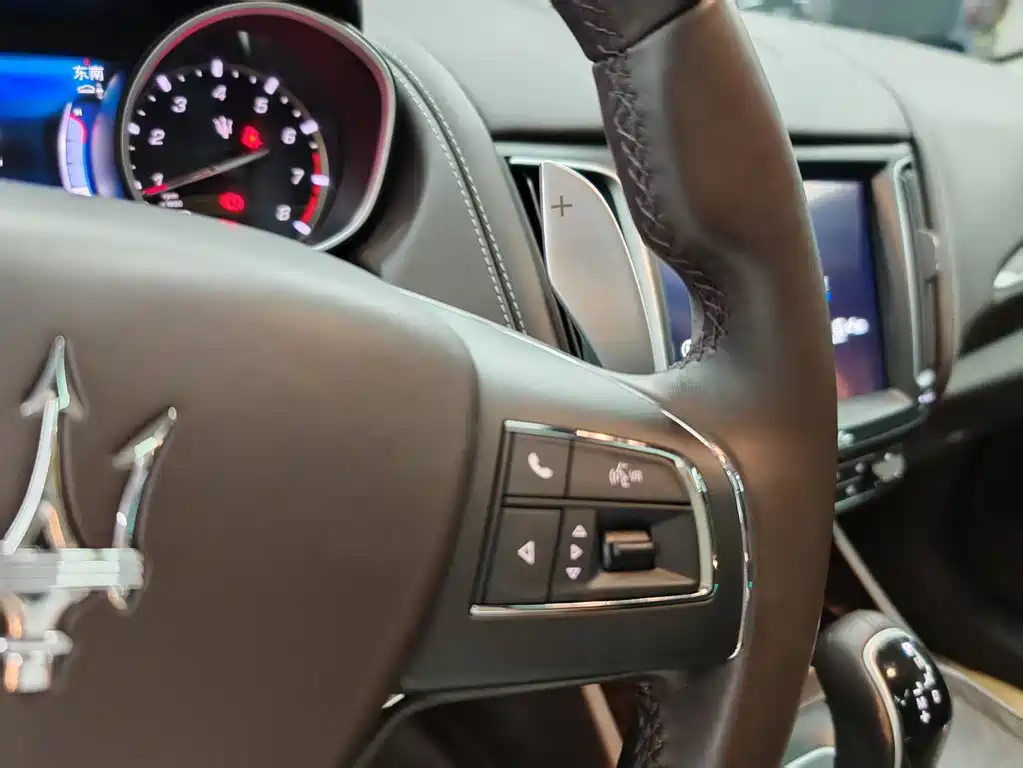 Maserati Levante 2017 — фото 19