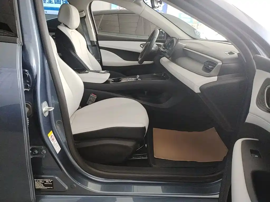 BYD Seal 05 DM-i 2025 — фото 25