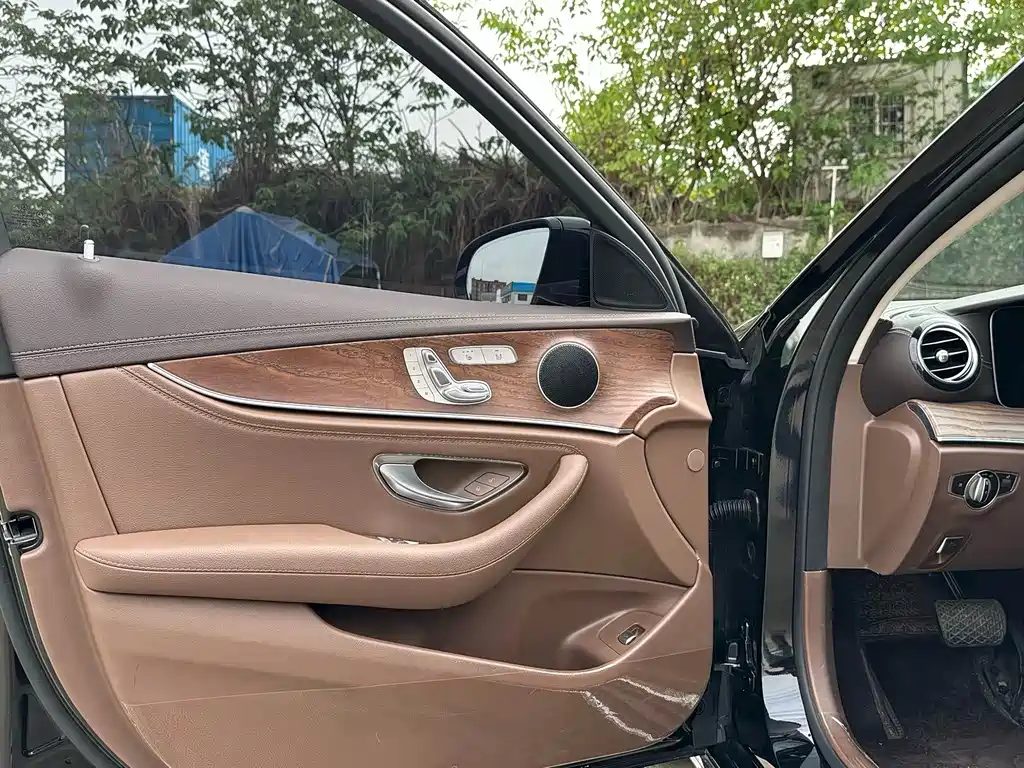 Mercedes-Benz E-Class 2023 — фото 8