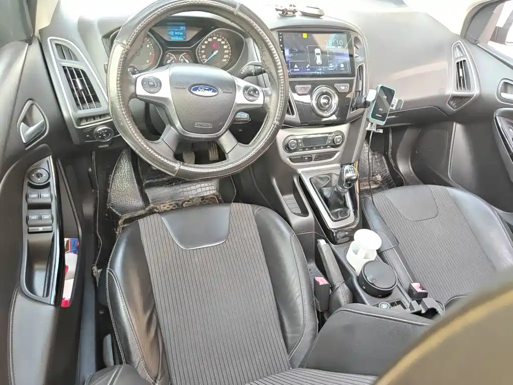 Ford Focus 2015 — фото 10