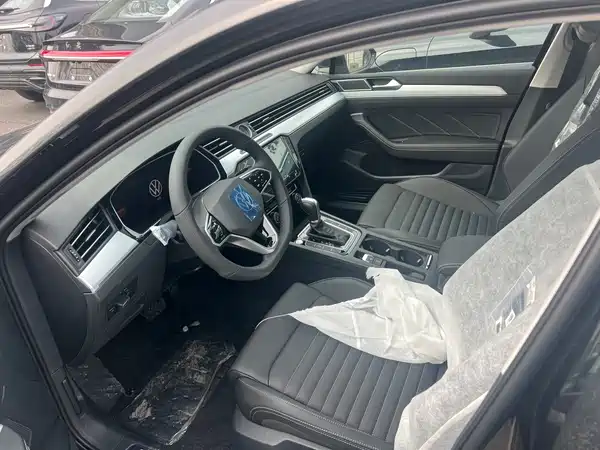 Volkswagen Magotan 2025