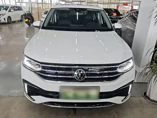Volkswagen Tiguan L Plug-In Hybrid 2024