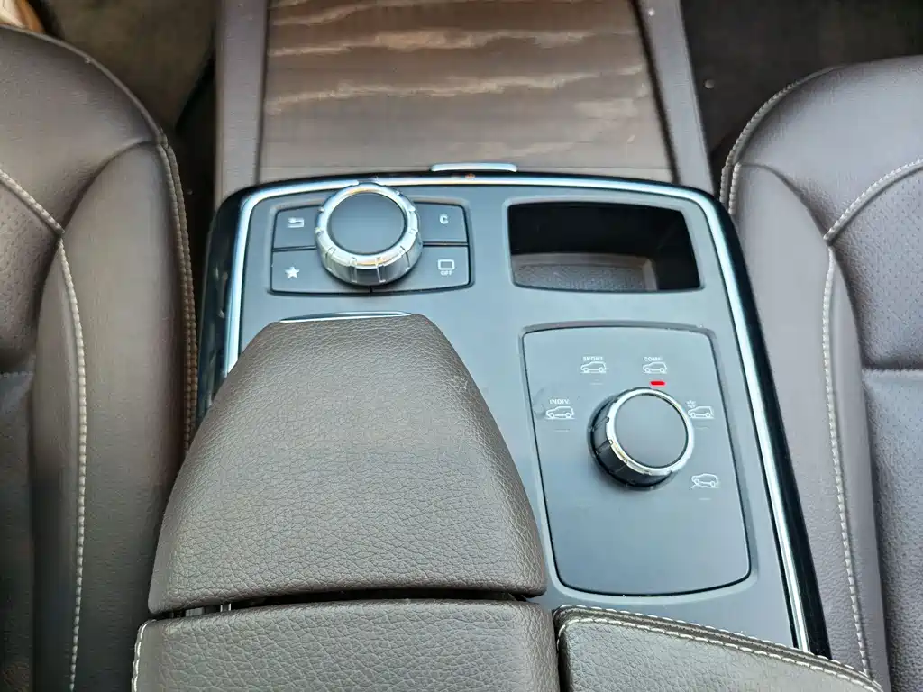 Mercedes-Benz GLE 2017 — фото 11