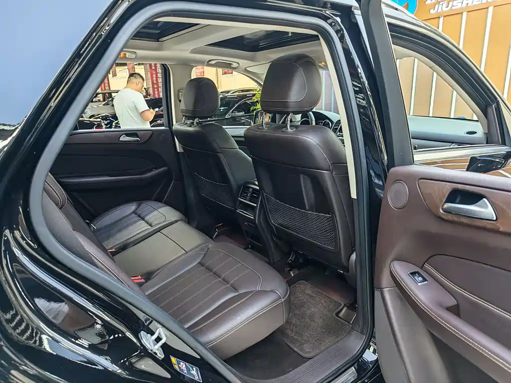 Mercedes-Benz GLE 2017 — фото 16