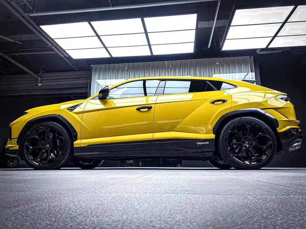 Lamborghini Urus 2023 — фото 4