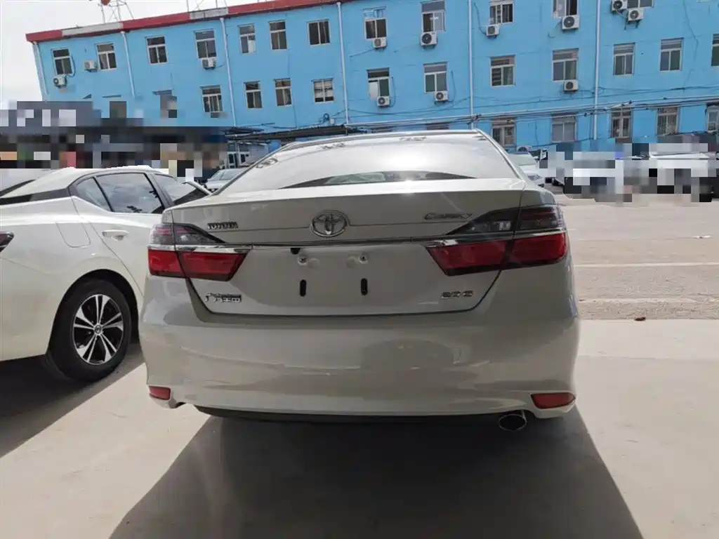 Toyota Camry 2017 — фото 6