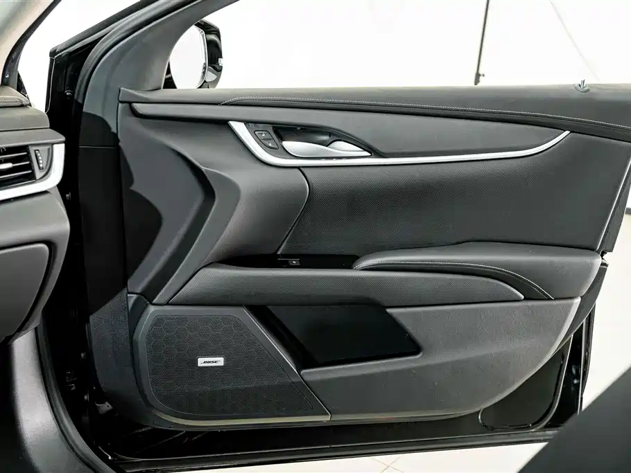 Cadillac XTS 2018 — фото 15