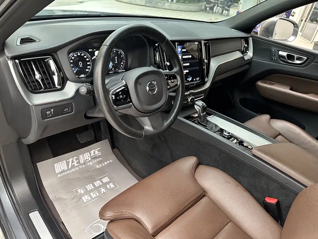 Volvo XC60 2021 — фото 14