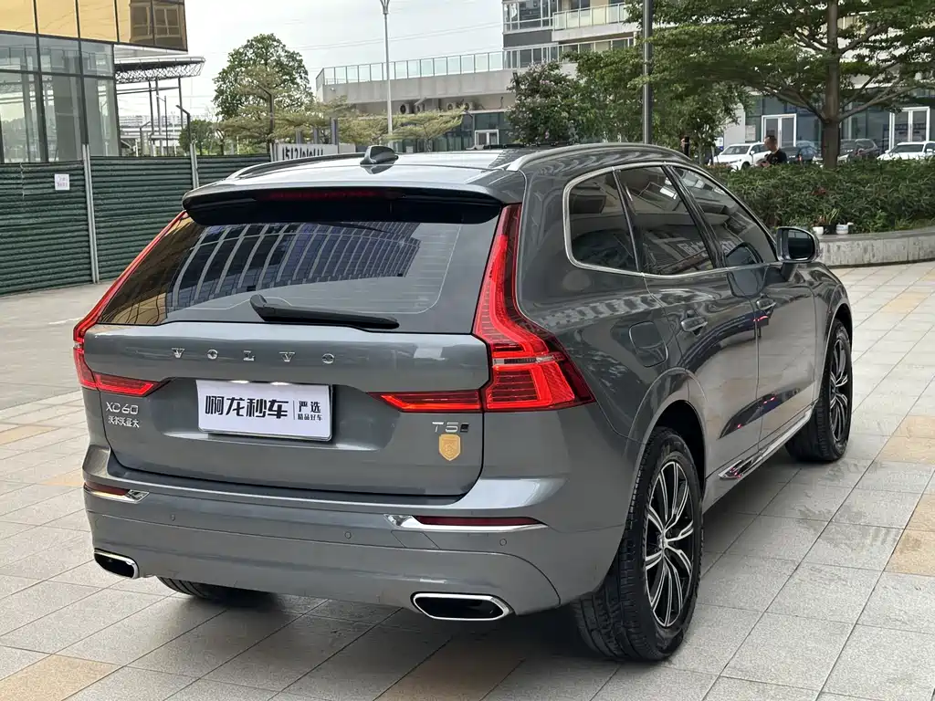 Volvo XC60 2021 — фото 21