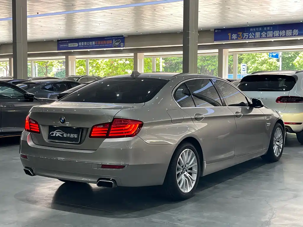 BMW 5 Series 2015 — фото 17