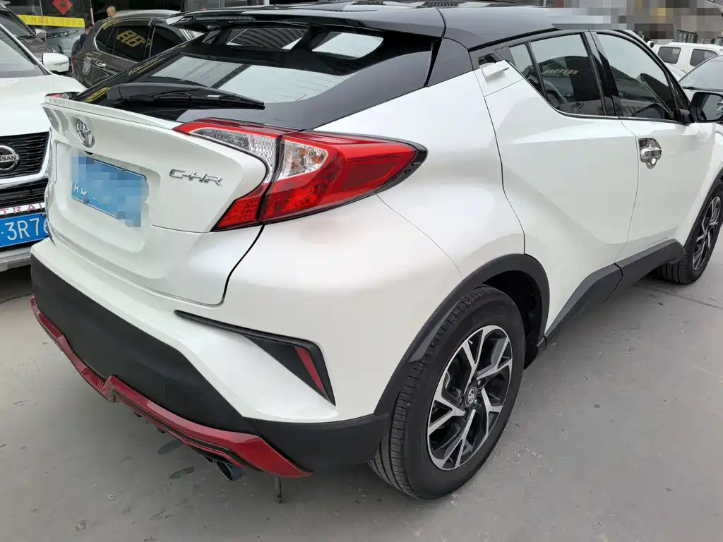 Toyota C-HR 2020 — фото 6