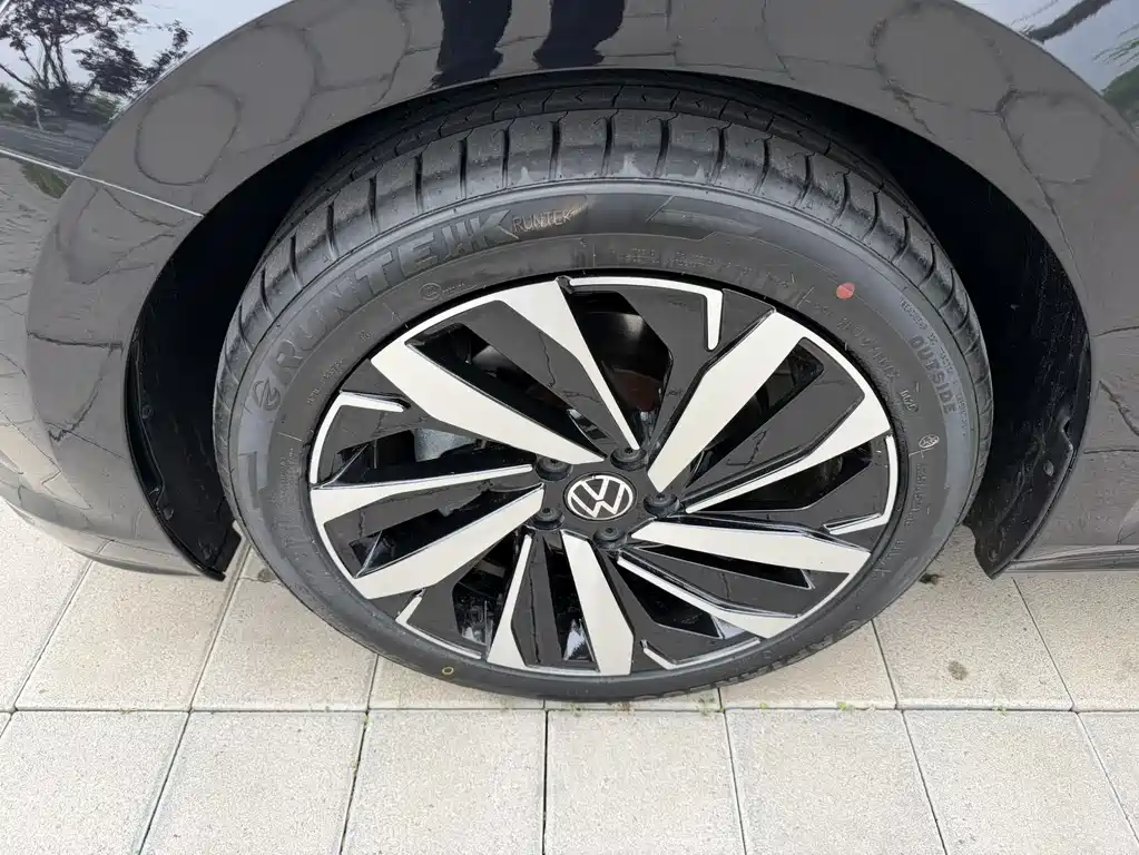 Volkswagen Passat 2023 — фото 4