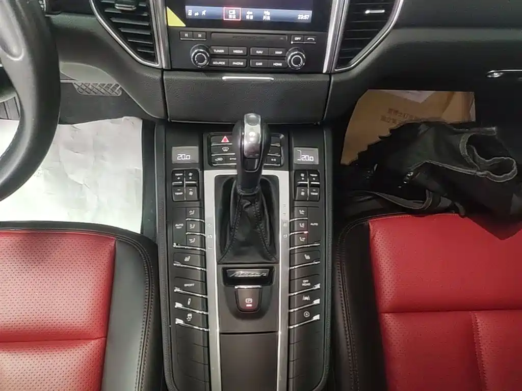 Porsche Macan 2017 — фото 14
