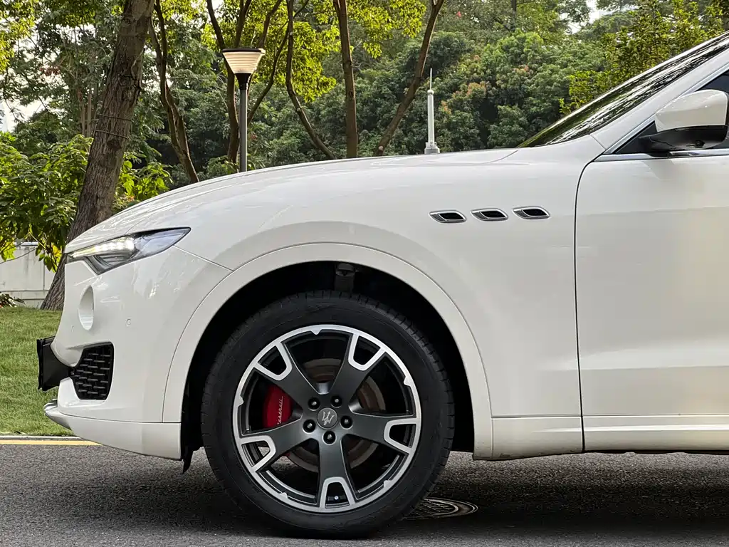 Maserati Levante 2018 — фото 15