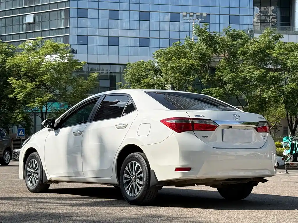 Toyota Corolla 2017 — фото 7