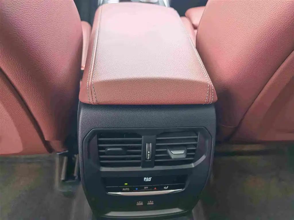 BMW 3 Series 2025 — фото 11