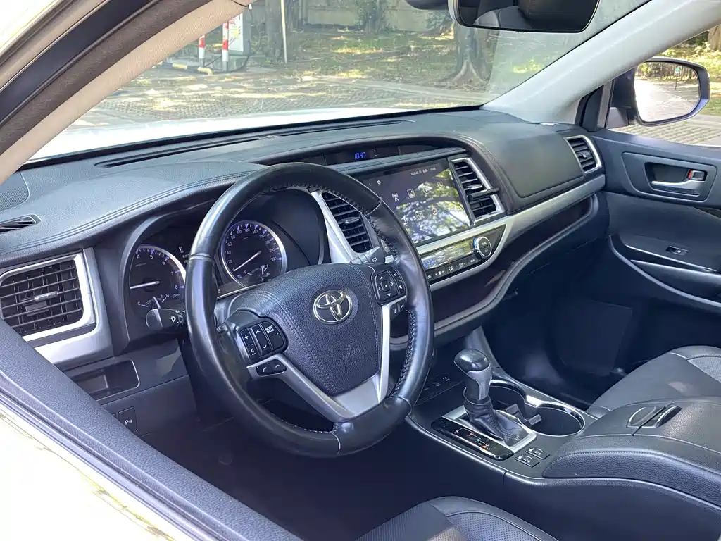 Toyota Highlander 2018 — фото 10