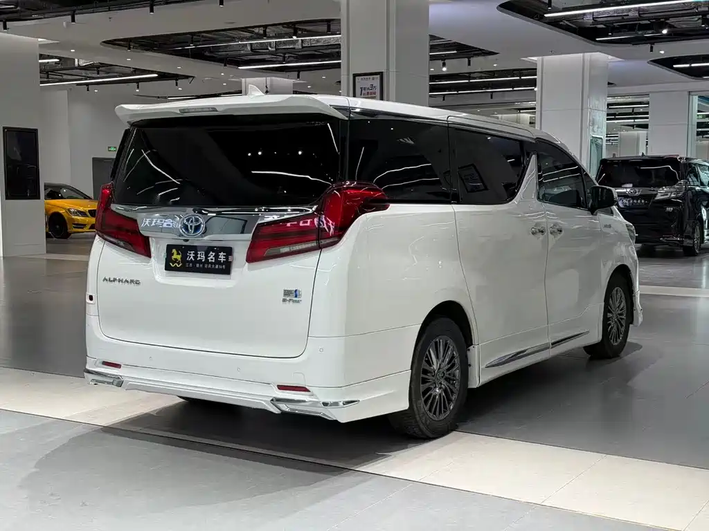 Toyota Alphard 2022 — фото 6