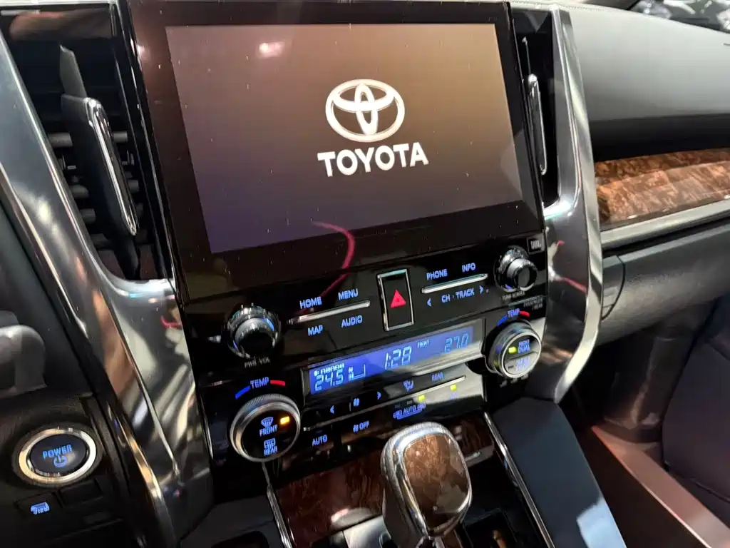 Toyota Alphard 2022 — фото 13