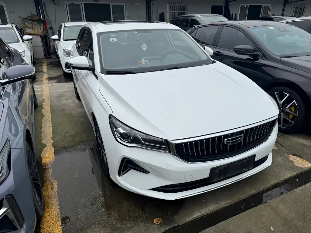 Geely Emgrand 2021