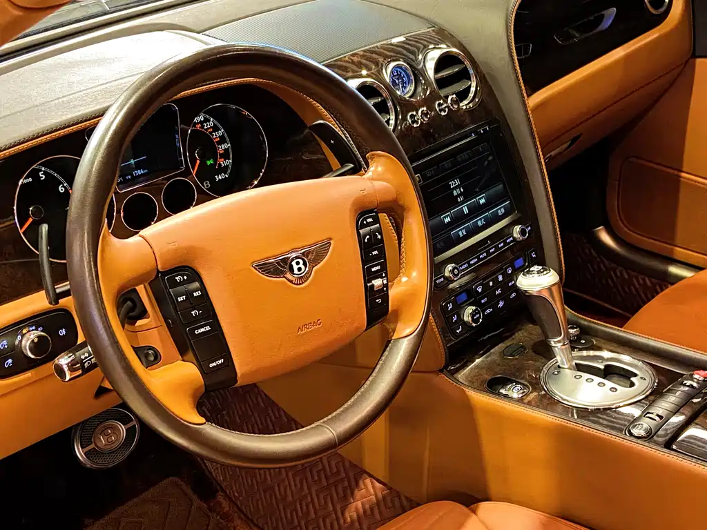 Bentley Flying Spur 2012 — фото 24