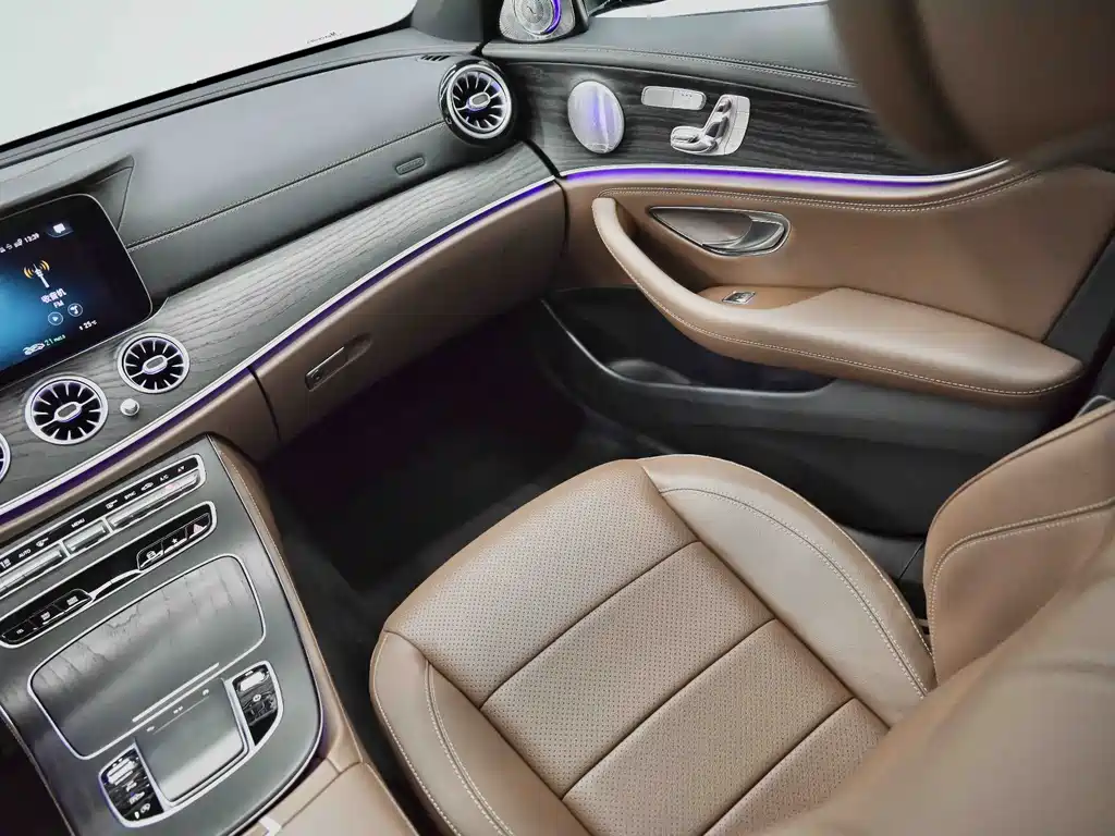 Mercedes-Benz E-Class 2021 — фото 30