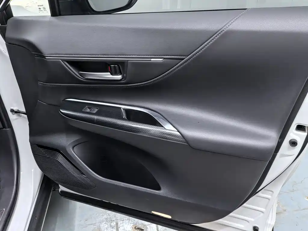 Toyota Venza 2023 — фото 16