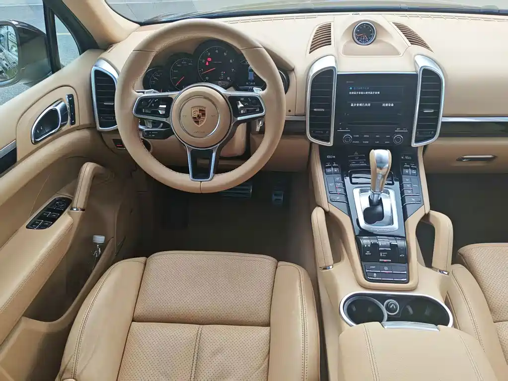 Porsche Cayenne 2016 — фото 18
