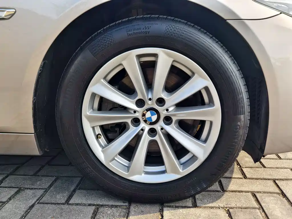 BMW 5 Series 2017 — фото 21