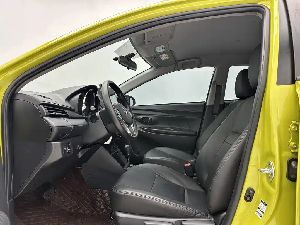 Toyota Yaris L 2022