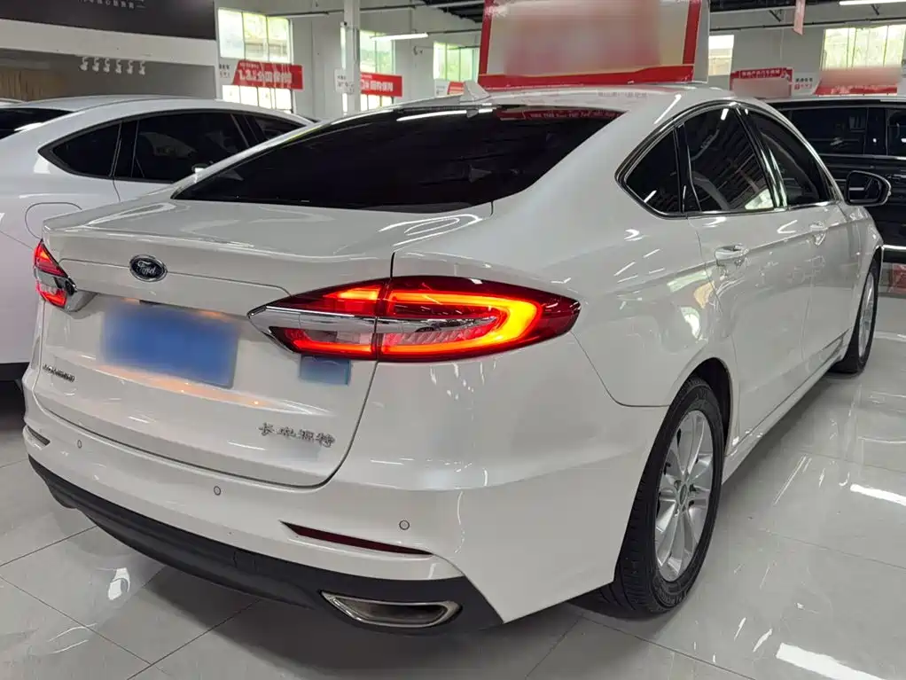Ford Mondeo 2022 — фото 10
