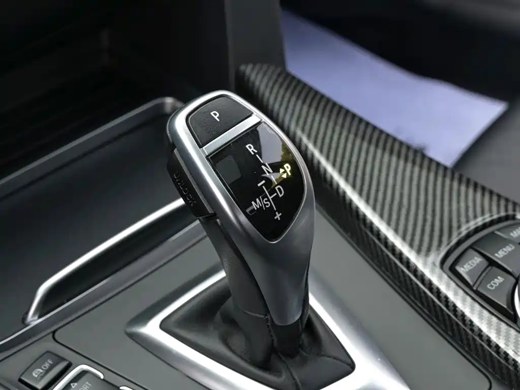 BMW 3 Series 2017 — фото 14