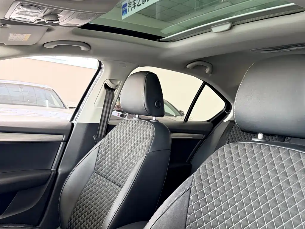 Skoda Octavia 2019 — фото 15