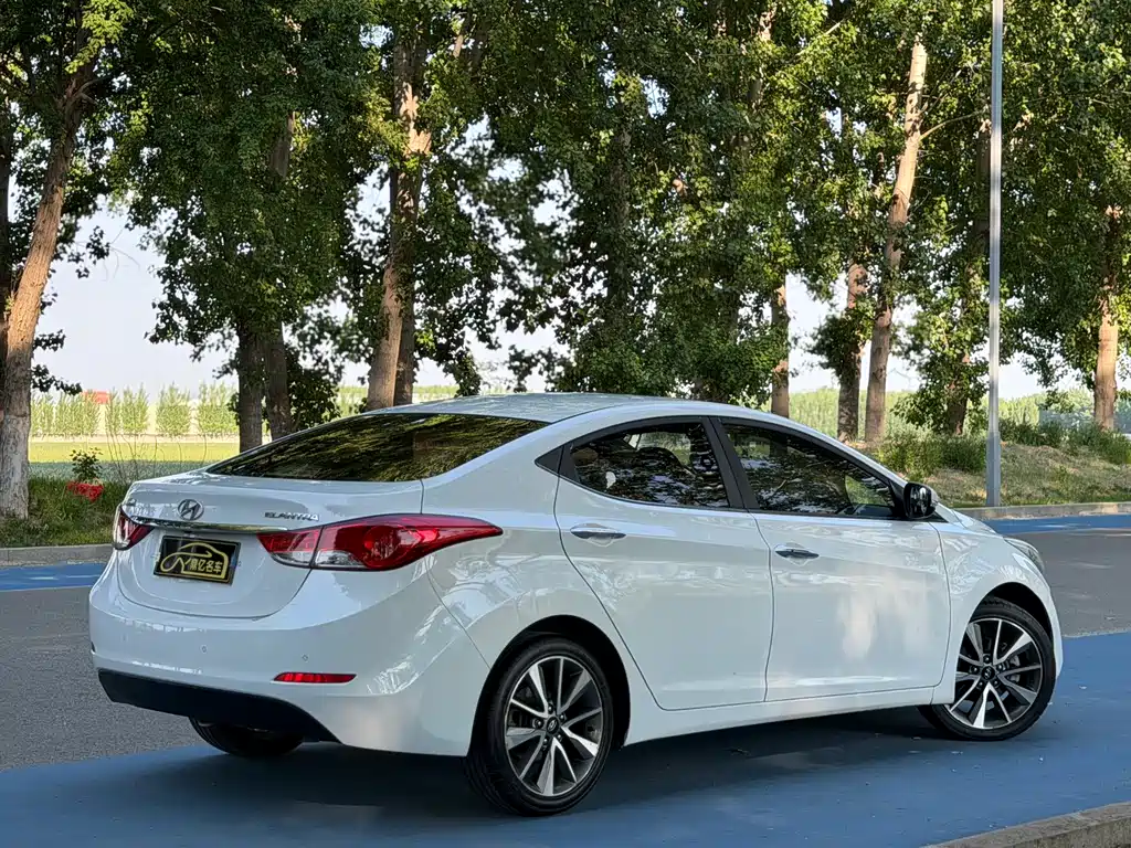 Hyundai Elantra Langdong 2015 — фото 6