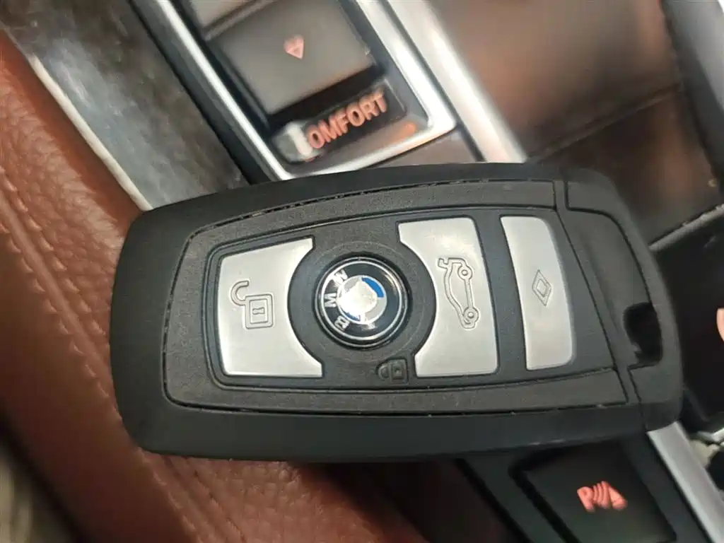 BMW 5 Series 2017 — фото 9