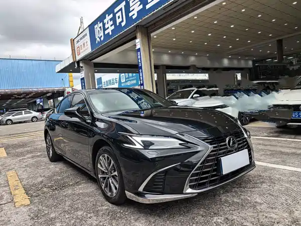 Lexus ES 2026