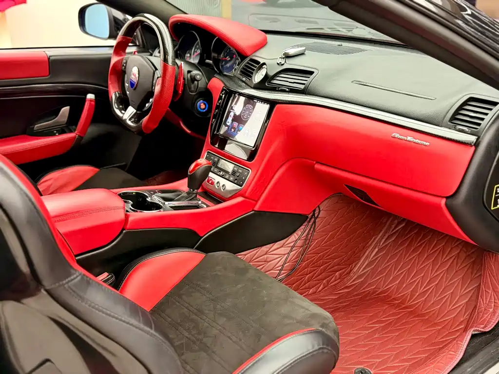 Maserati GranTurismo 2015 — фото 11