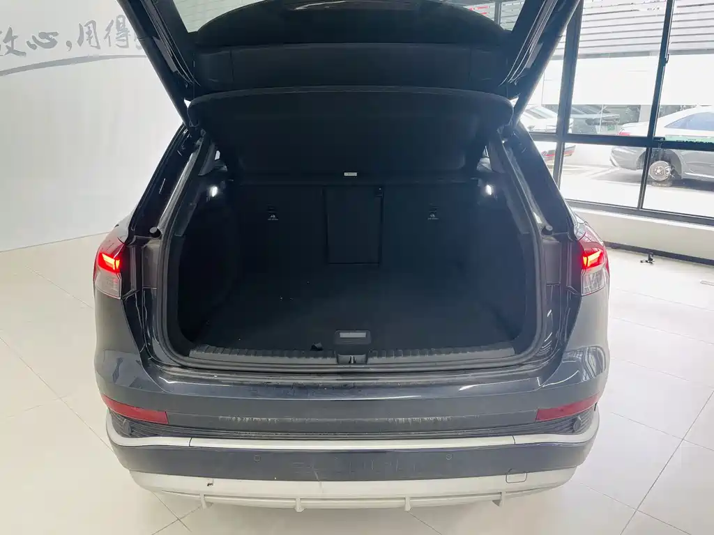 Audi Q4 E-Tron 2023 — фото 14