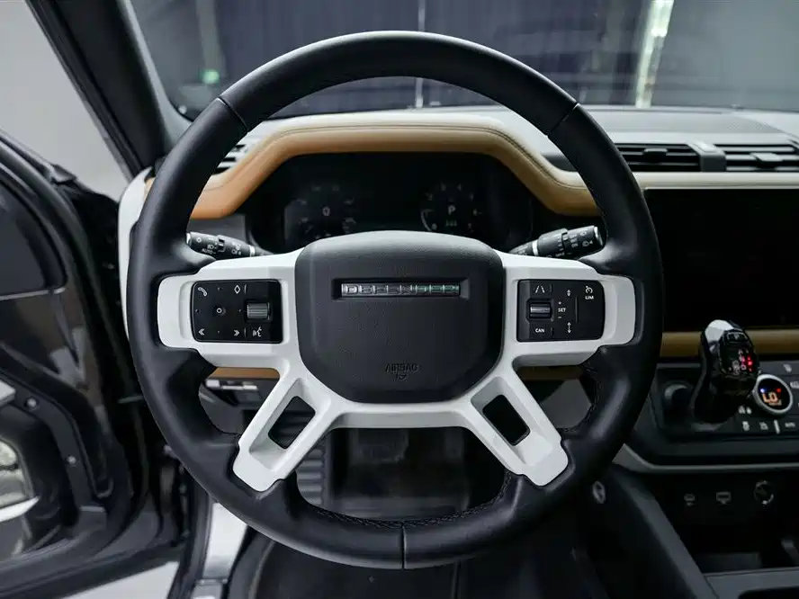 Land Rover Defender 2023 — фото 14