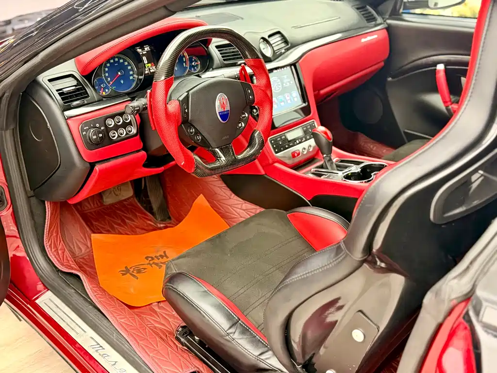Maserati GranTurismo 2015 — фото 10