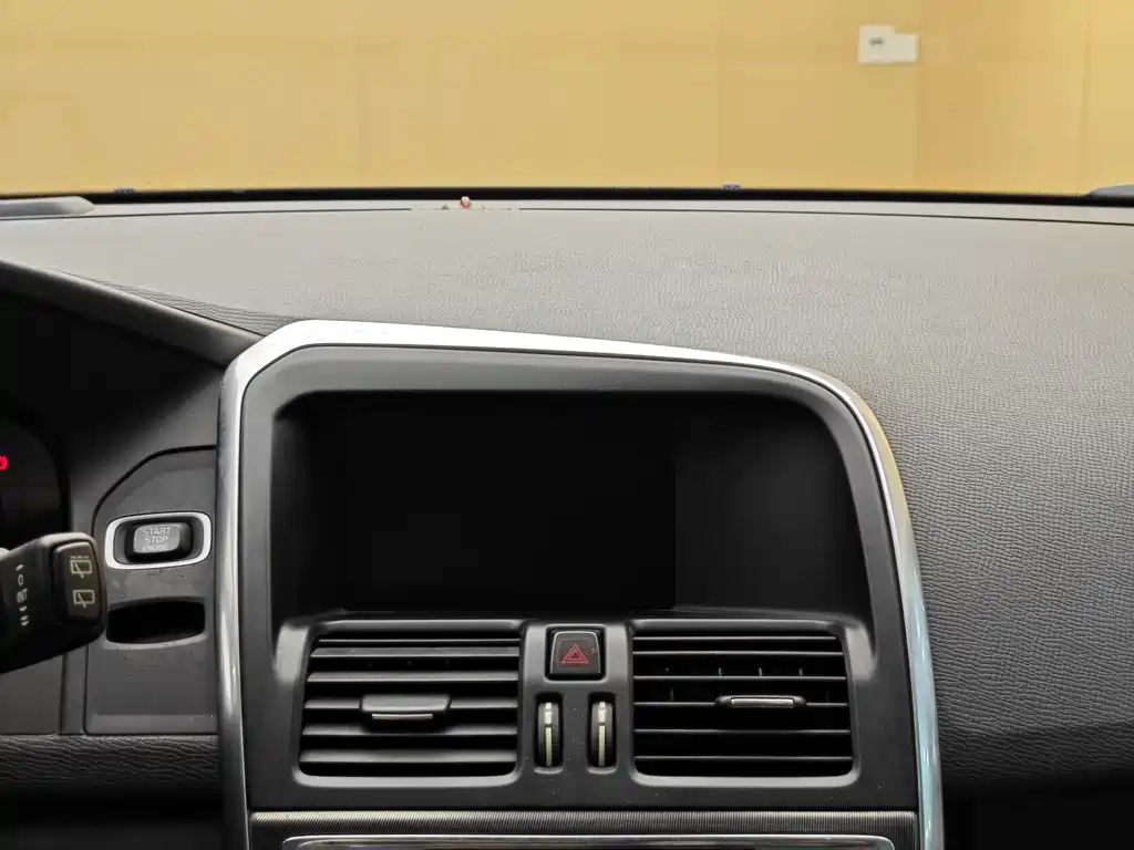 Volvo XC60 2012 — фото 15