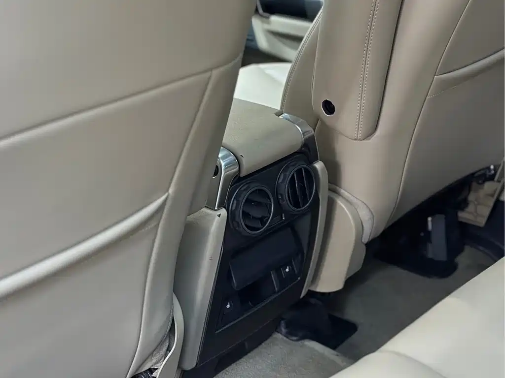 Land Rover Discovery 2014 — фото 15