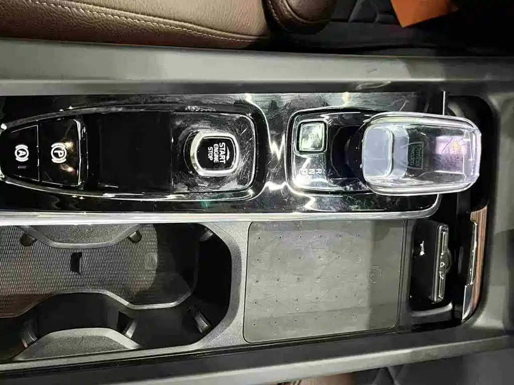 Volvo XC60 PHEV 2025 — фото 21