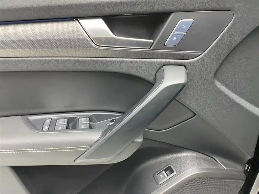 Audi Q5L 2023 — фото 24