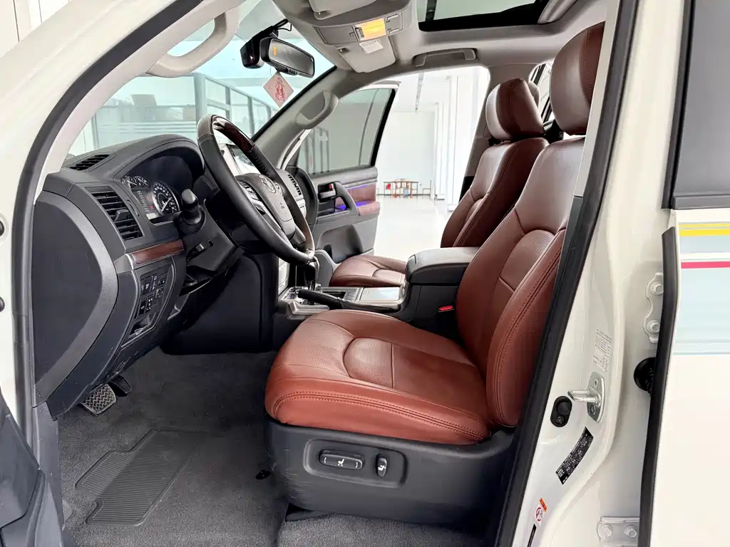 Toyota Land Cruiser 2018 — фото 12