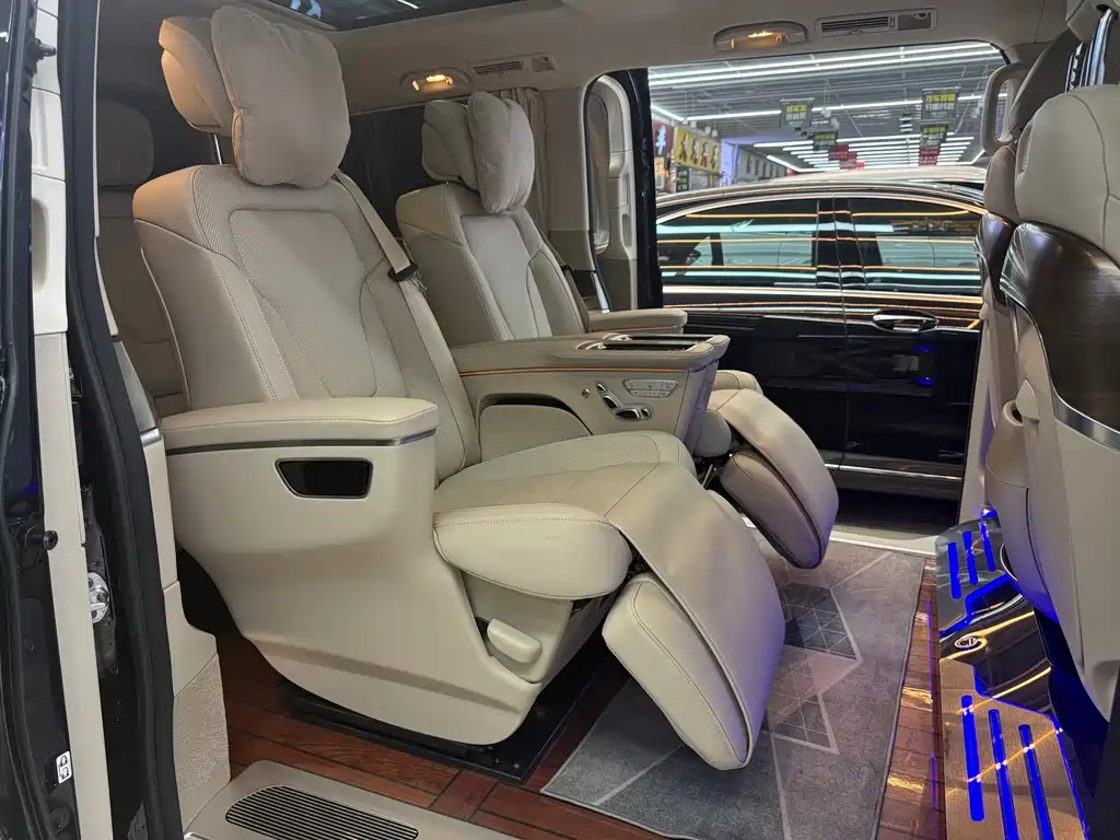Mercedes-Benz V-Class 2023 — фото 14