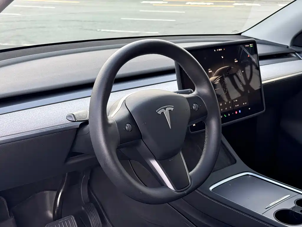 Tesla Model Y 2024 — фото 6