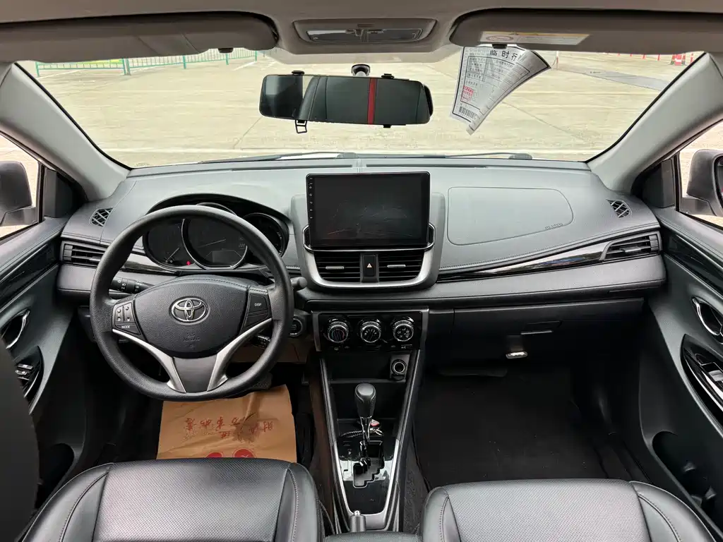 Toyota Yaris L 2022