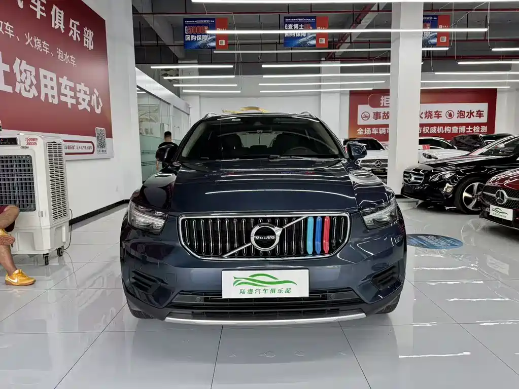 Volvo XC40 2022 — фото 2